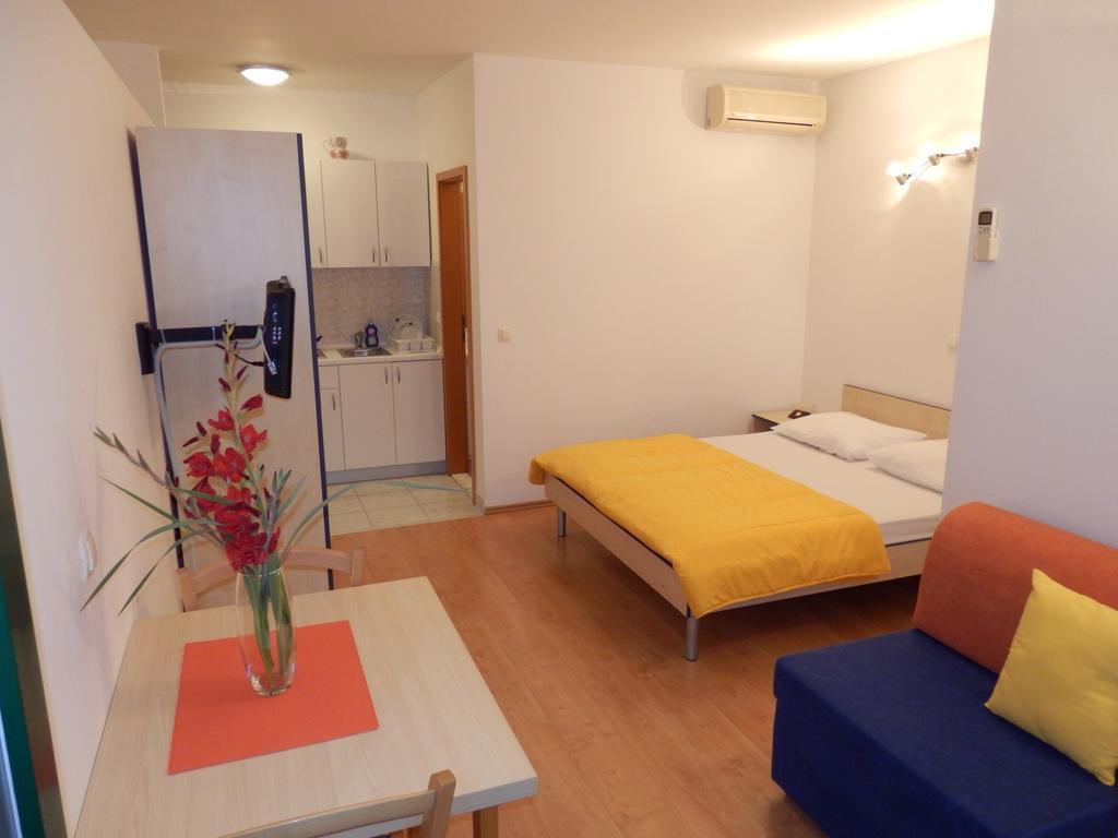 Rica Apartment *